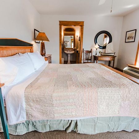 مانتيو Roanoke Island Inn الغرفة الصورة
