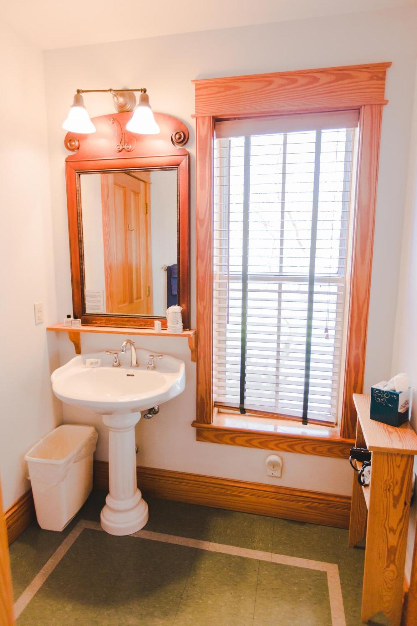 مانتيو Roanoke Island Inn الغرفة الصورة