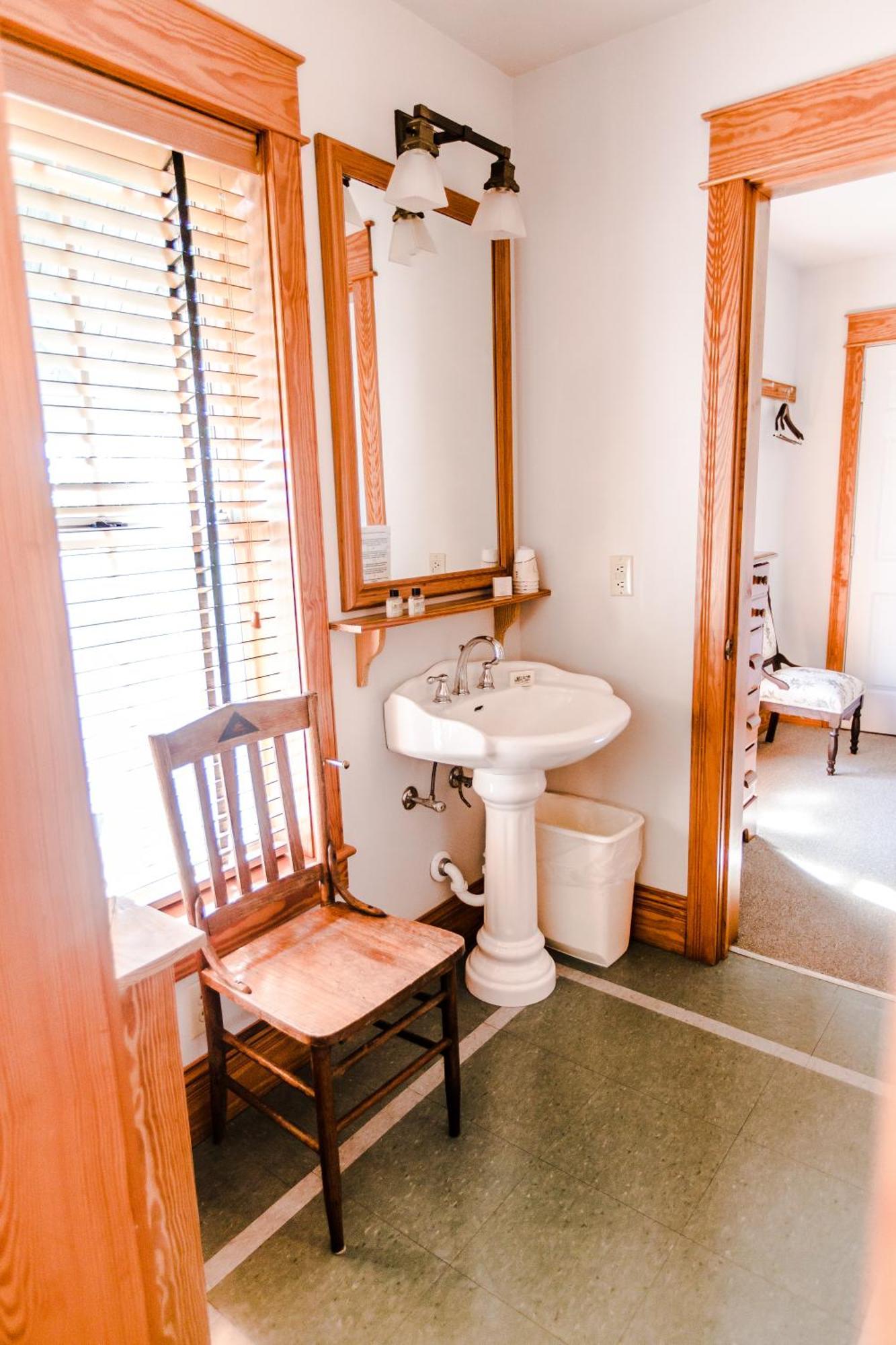 مانتيو Roanoke Island Inn الغرفة الصورة
