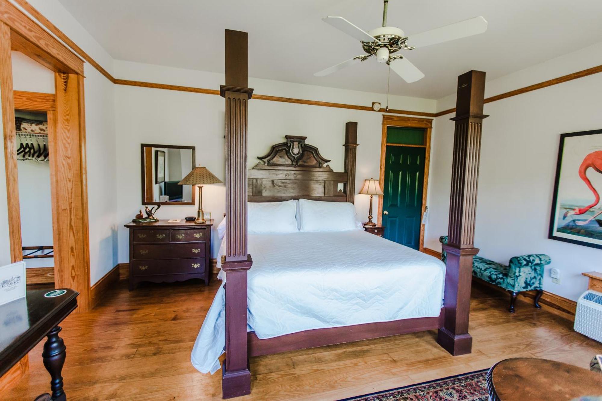 مانتيو Roanoke Island Inn الغرفة الصورة
